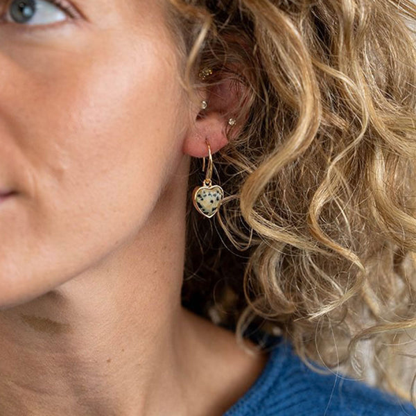 Boucles d'oreilles pendantes en forme de cœur effet jaspe dalmatien plaqué imitation or
