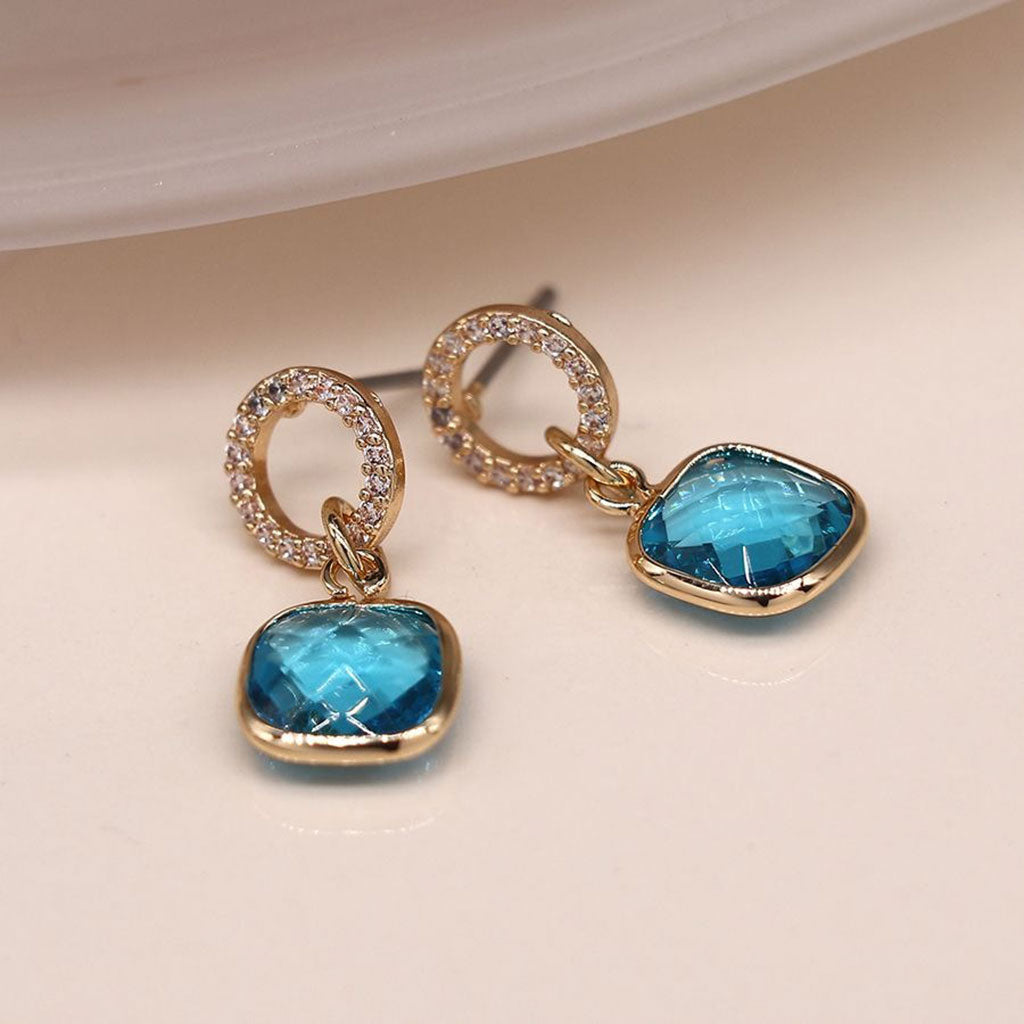 Boucles d'oreilles pendantes en cristal bleu aqua avec sertissage en zircone cubique