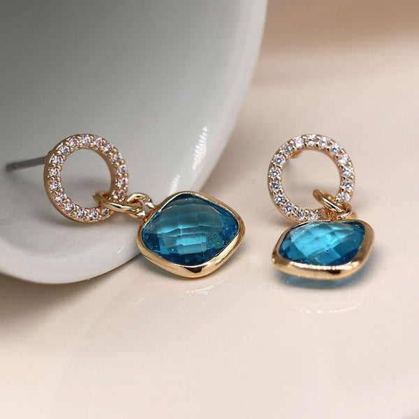 Boucles d'oreilles pendantes en cristal bleu aqua avec sertissage en zircone cubique