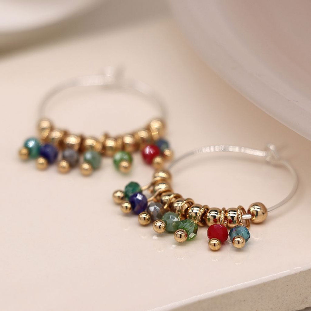 Boucles d'oreilles créoles en perles multicolores et faux doré
