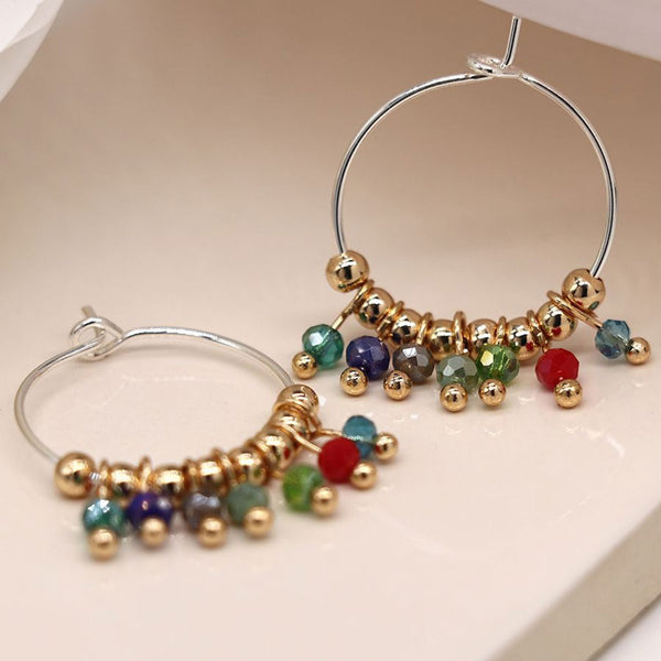 Boucles d'oreilles créoles en perles multicolores et faux doré