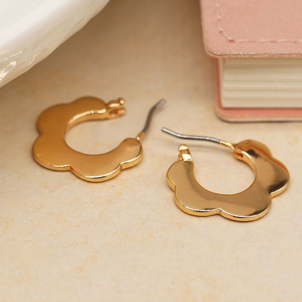 Faux Gold Retro Style Flower Sleeper Earrings