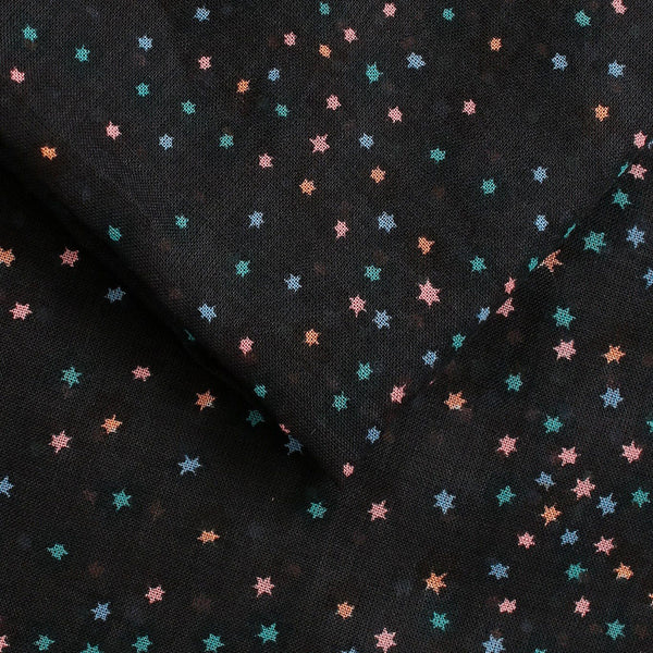 Schwarzer, gedämpfter, mehrfarbiger Schal aus Modalmischung mit „Konfetti der Sterne“-Print
