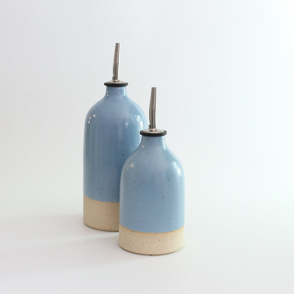 Série de pierres verseuses à huile bleu bleuet par Habulous Ceramics