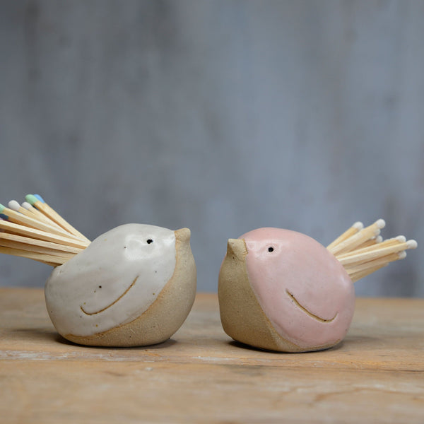 Pot Bird Match Striker en série pierre rose pâle par Habulous Ceramics