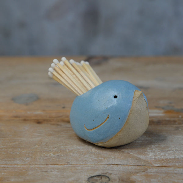 Pot Bird Match Striker dans la série Cornfower Blue Stone par Habulous Ceramics