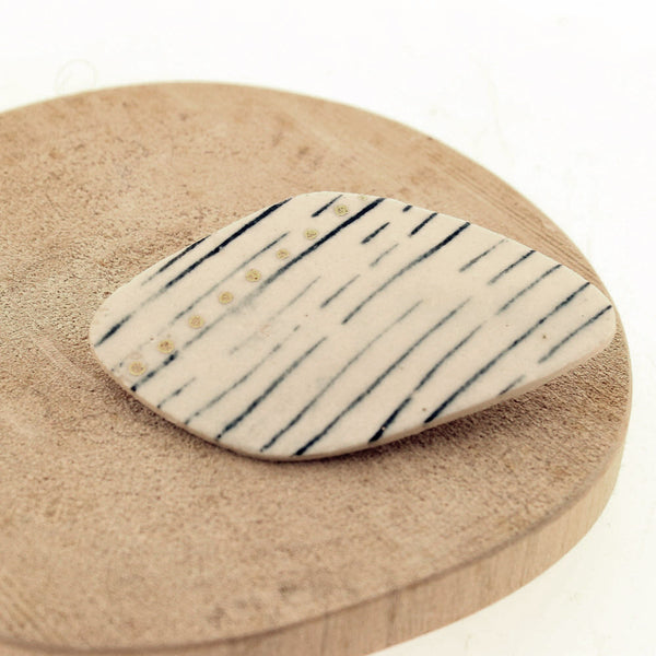 Abstract Gold Lustre Detail Ceramic Brooch - Insideout