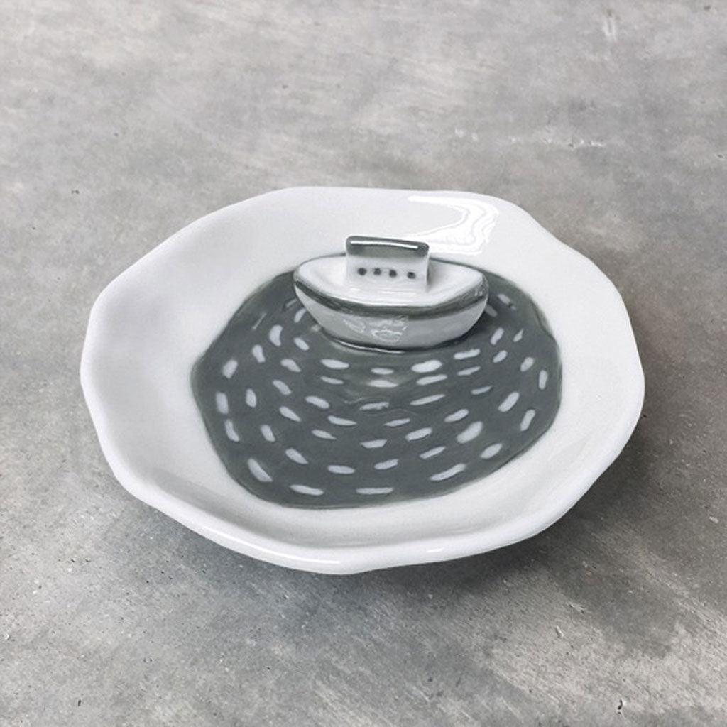 Flat Dish With Boat On Lake - Insideout