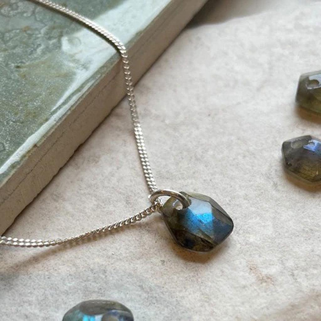 Lucent Necklace Silver Labradorite - Insideout